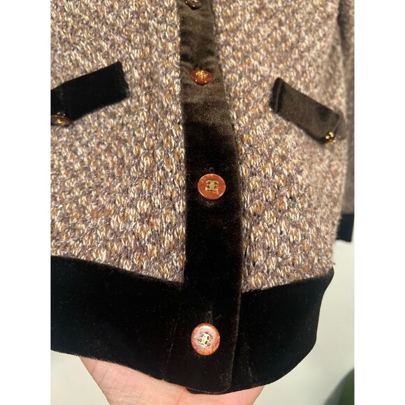 Women’s Gallery Ami  Elegant Tweed Cardigan with Velvet Trim and Gold buttons M - Picture 5 of 5